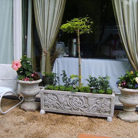 Amethyst Suites Springs  Buitenkant foto