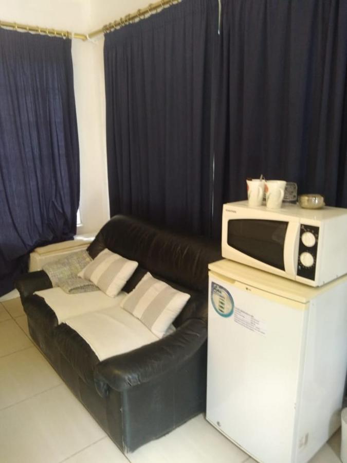 Amethyst Suites Springs  Buitenkant foto