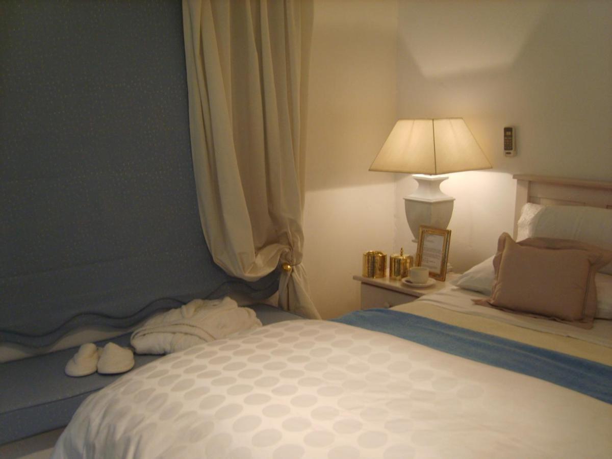 Amethyst Suites Springs  Buitenkant foto