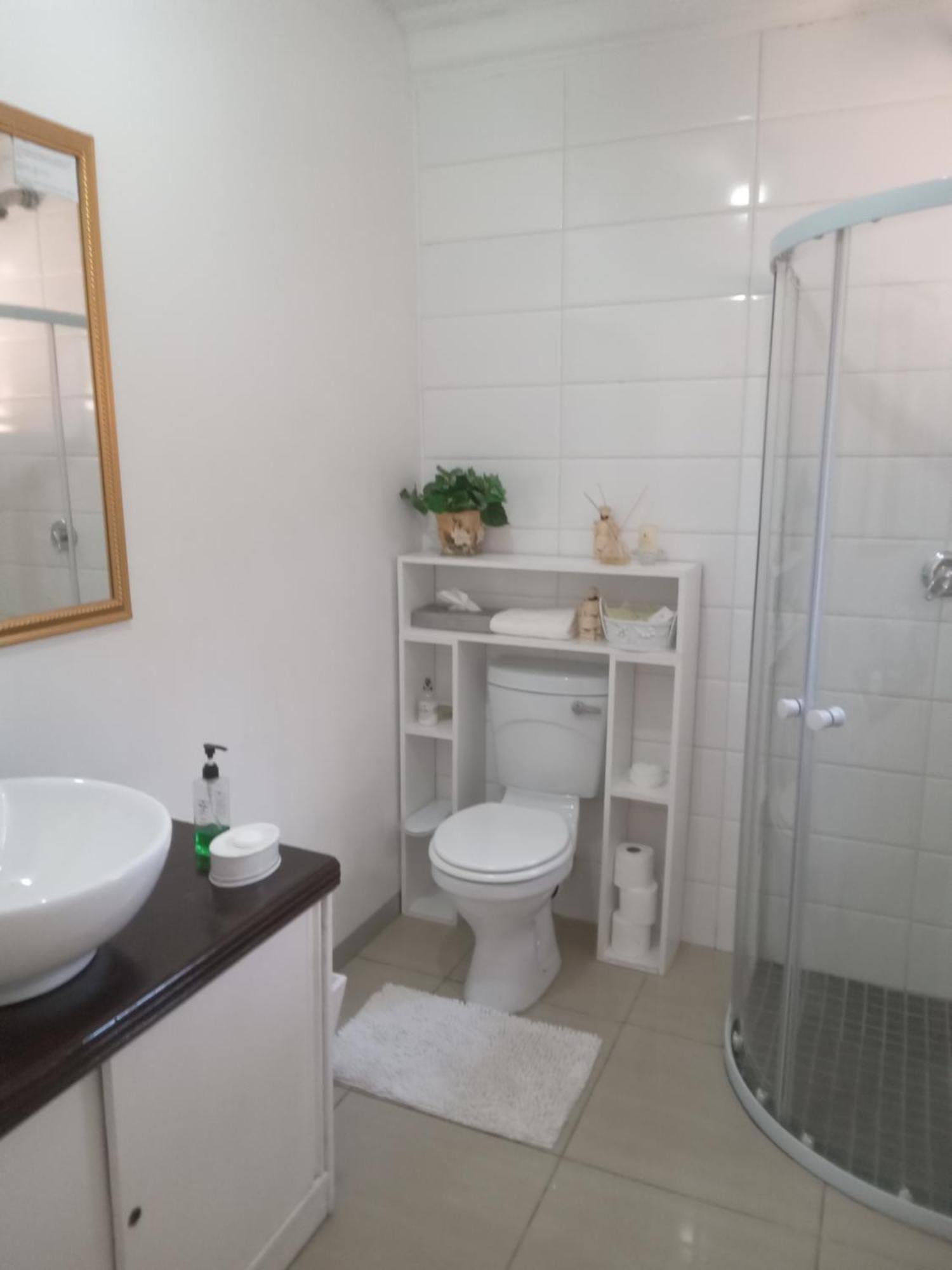 Amethyst Suites Springs  Buitenkant foto